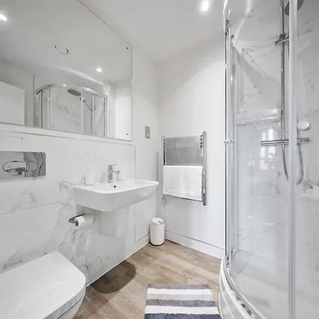 The Rozvi Empire Luxury For Long - Business,relocations & Families, Free Parking, Free Wifi Apartment *