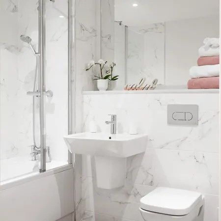 The Rozvi Empire Luxury For Long - Business,relocations & Families, Free Parking, Free Wifi Apartment Birmingham