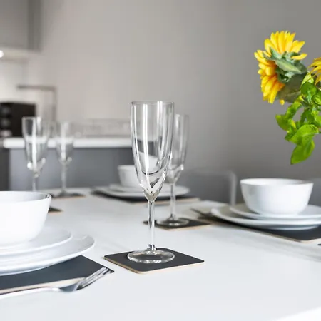 The Rozvi Empire Luxury For Long - Business,relocations & Families, Free Parking, Free Wifi Apartment